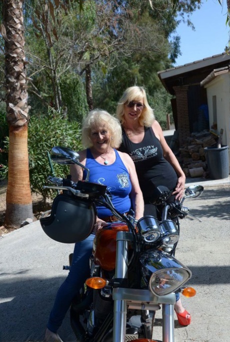 fat lesbian spanking pornos gallery