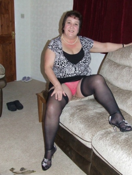 thick stepmom shower free gallery