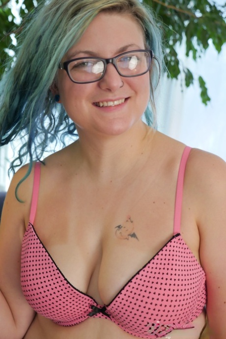 spreading and spanking my fat hairy ass free xxx photos