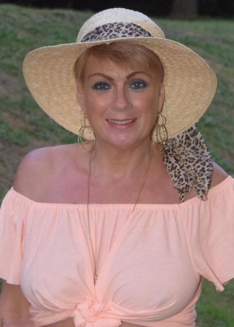 fat granny big nipples hot naked picture