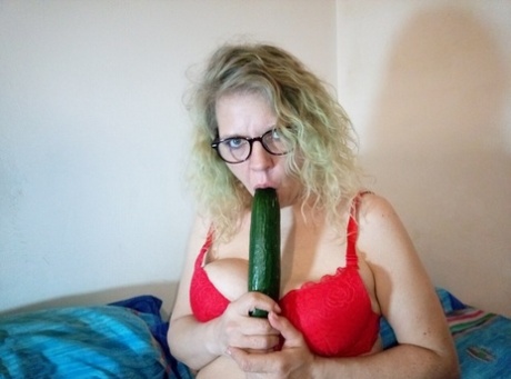 curvy housewife alesia pleasure plays with her mature twat free sexy picture