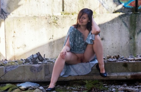 fat girl footjob free nude gallery