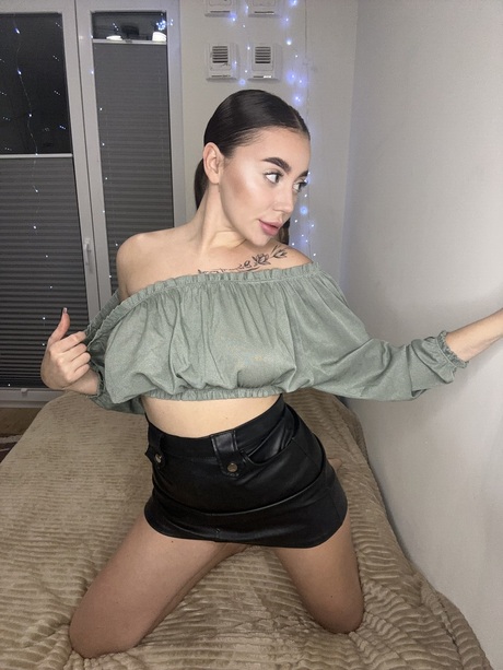 voluptuous oriental gives explicit penis sucking delights free xxx picture