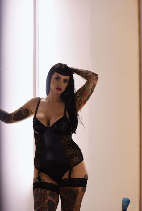 tattooed thick thigh pawg free sex picture