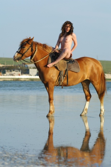 thick lady art nude picture