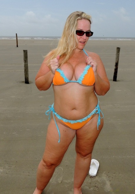 fat guy gets blowjob from blonde nudes pics